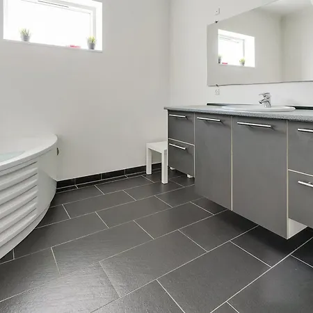 Holiday home Three-bedroom Holiday In Hals